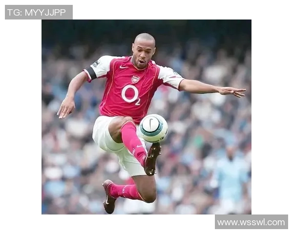 足球历史上十位最具影响力的传奇球星及其辉煌成就回顾